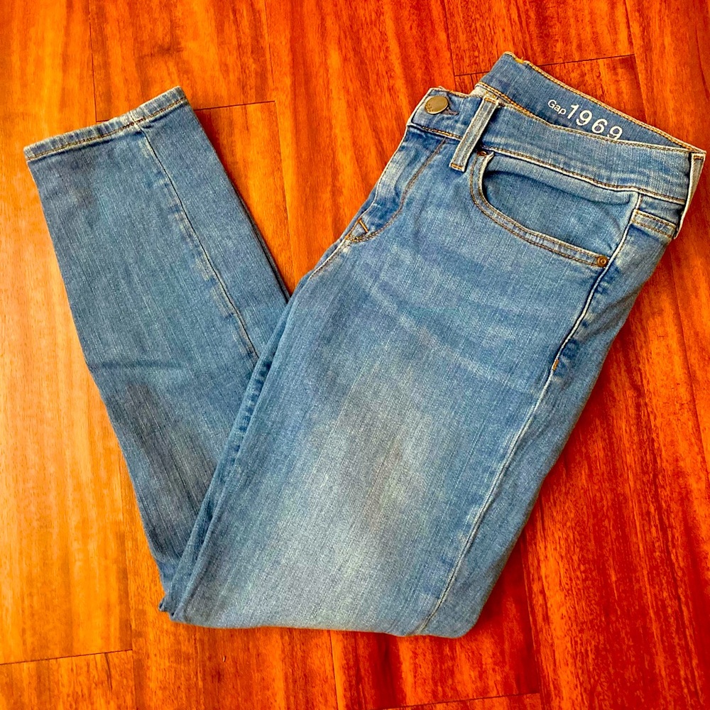 GAP Mid Light Wash Skinny Jean
